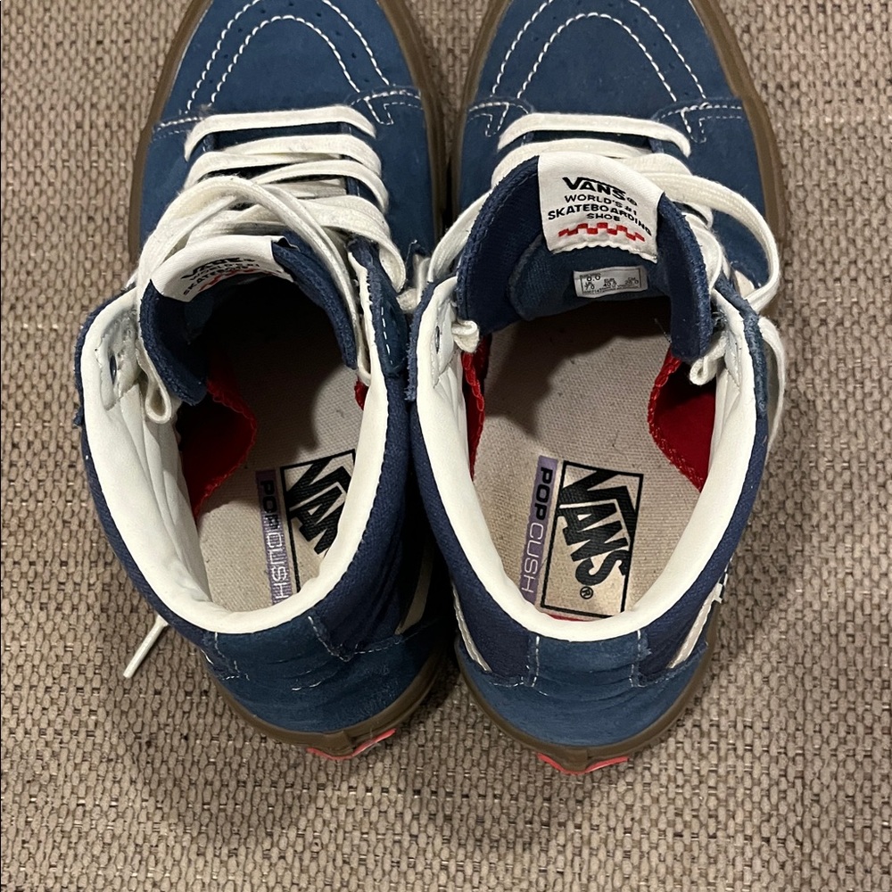 Vans Skate Sk8-Hi high-top sneakers in Navy with a gum sole. - Picture 3 of 7